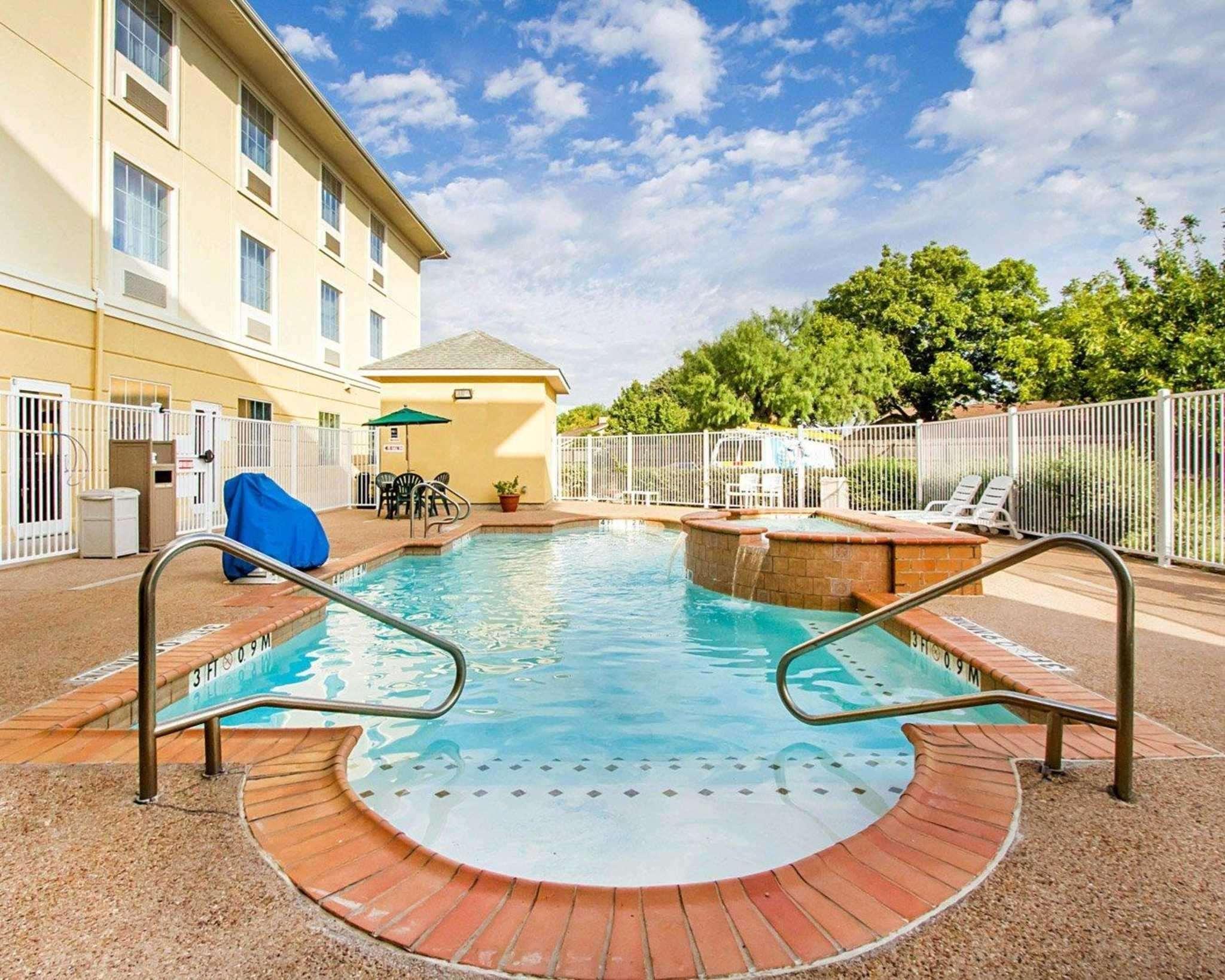 Comfort Suites Abilene Exterior photo